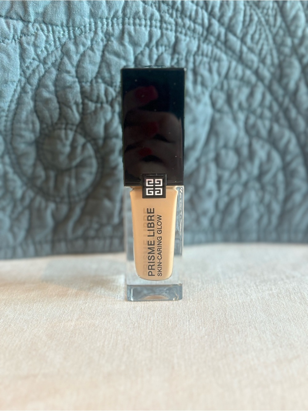 Givenchy Prisme Libre Skin-Caring Glow Foundation 4-W310 Medium Warm